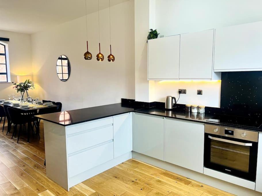 Twilight House -Wyndale Living- B'Ham Jq Townhouse Villa Birmingham Bagian luar foto
