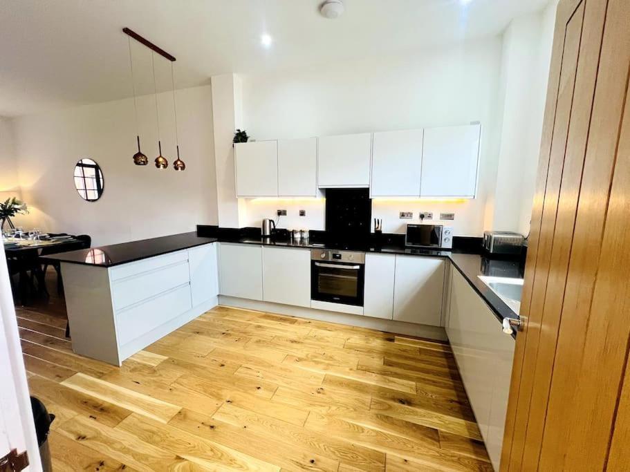 Twilight House -Wyndale Living- B'Ham Jq Townhouse Villa Birmingham Bagian luar foto