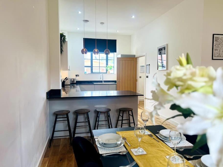 Twilight House -Wyndale Living- B'Ham Jq Townhouse Villa Birmingham Bagian luar foto